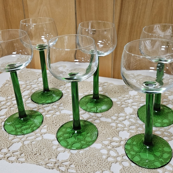 6 Piece Set Luminarc Riesling Wine Glasses With Green Stem Made In France - Picture 5 of 6